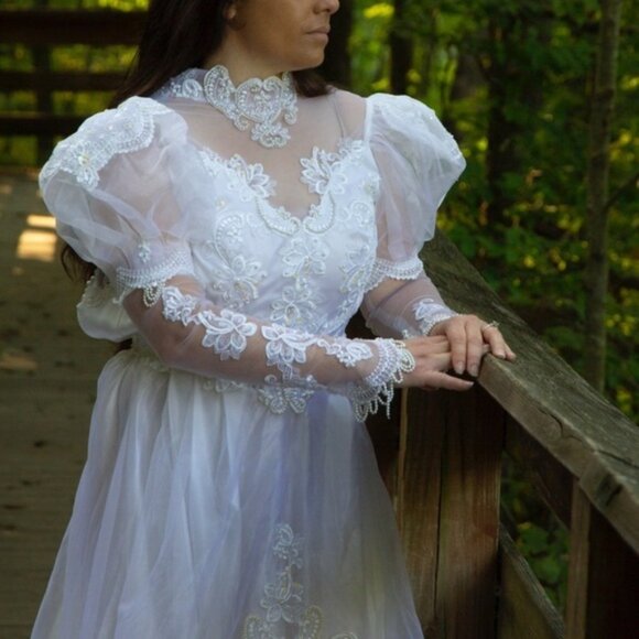 VINTAGE Wedding Dresses - Picture 6 of 12